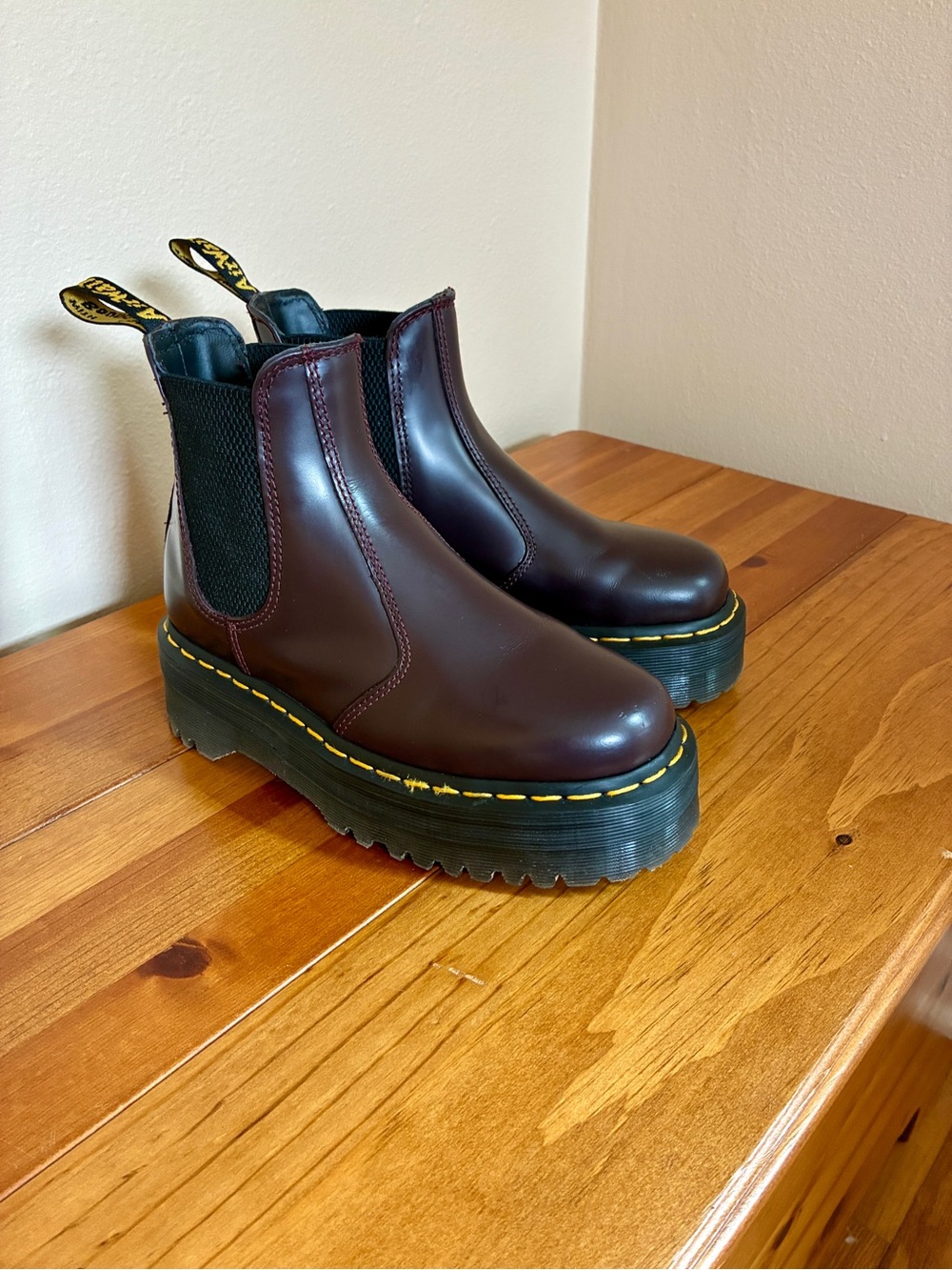 Dr. Martens 2976 SMOOTH LEATHER PLATFORM Chelsea Boots Burgundy